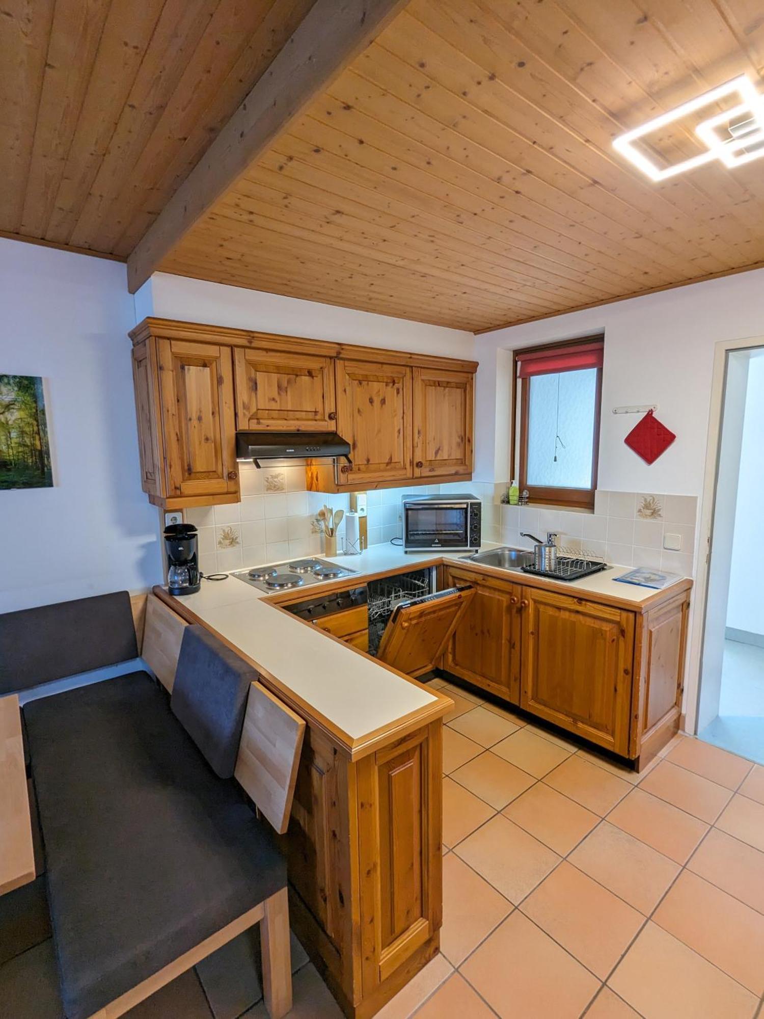 Gerlitzen Ferienappartement Paul im Ski- und Wandergebiet, Kanzelhöhe, Ossiacher See Deutschberg Exterior foto